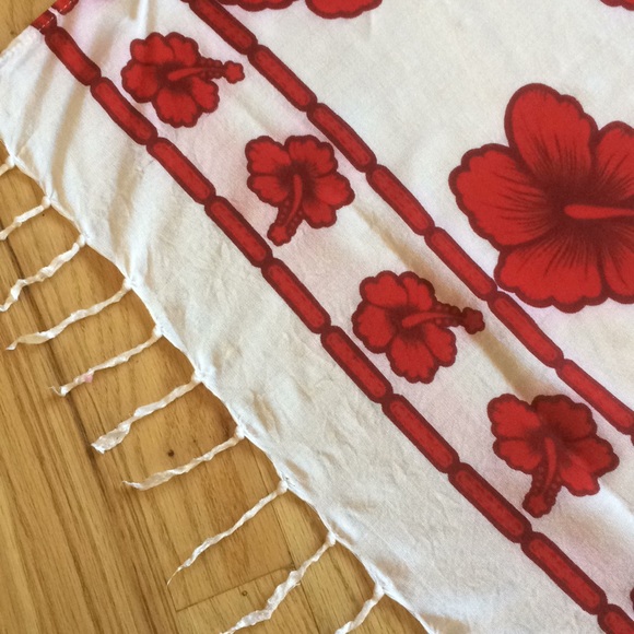 Gorgeous Indonesian sarong - Picture 3 of 5